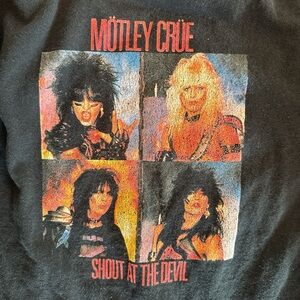 Gildan Black Mötley Crüe Graphic Tee